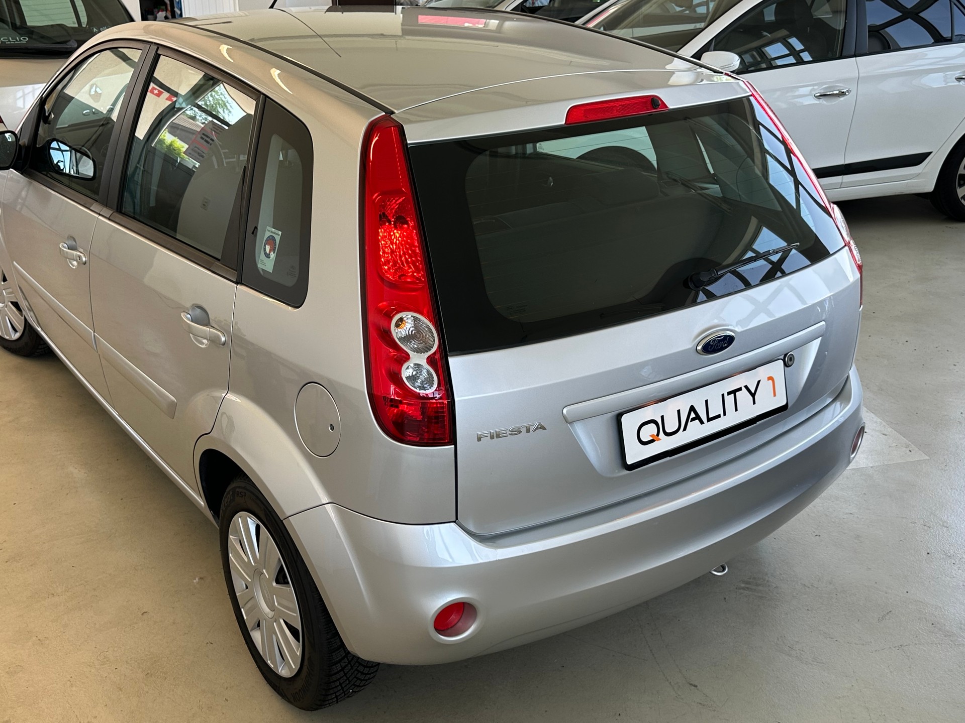 FORD Fiesta 1.6 16V Trend-image-10