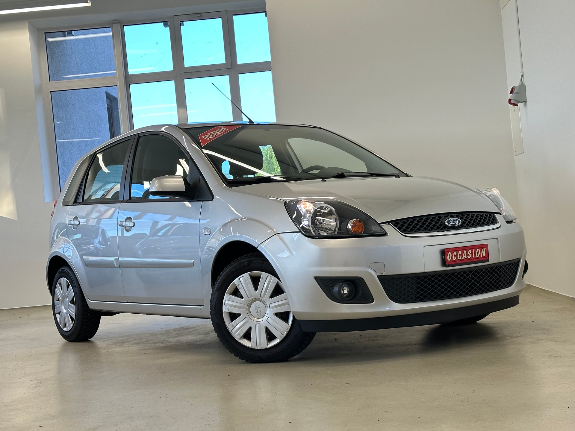 FORD Fiesta 1.6 16V Trend-image-2