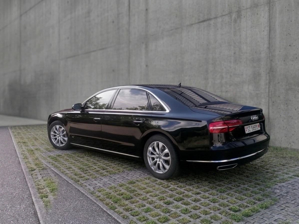 AUDI 3.0 V6 TDI L quattro-image-2
