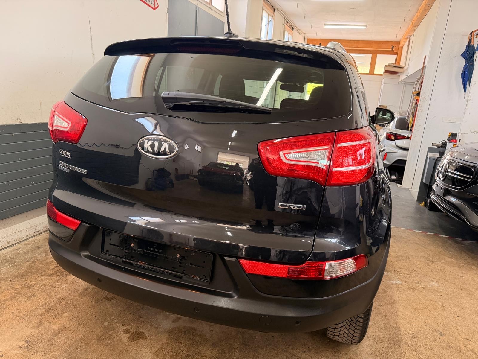 KIA Sportage 2.0 CRDi Style 4WD Automatic-image-2