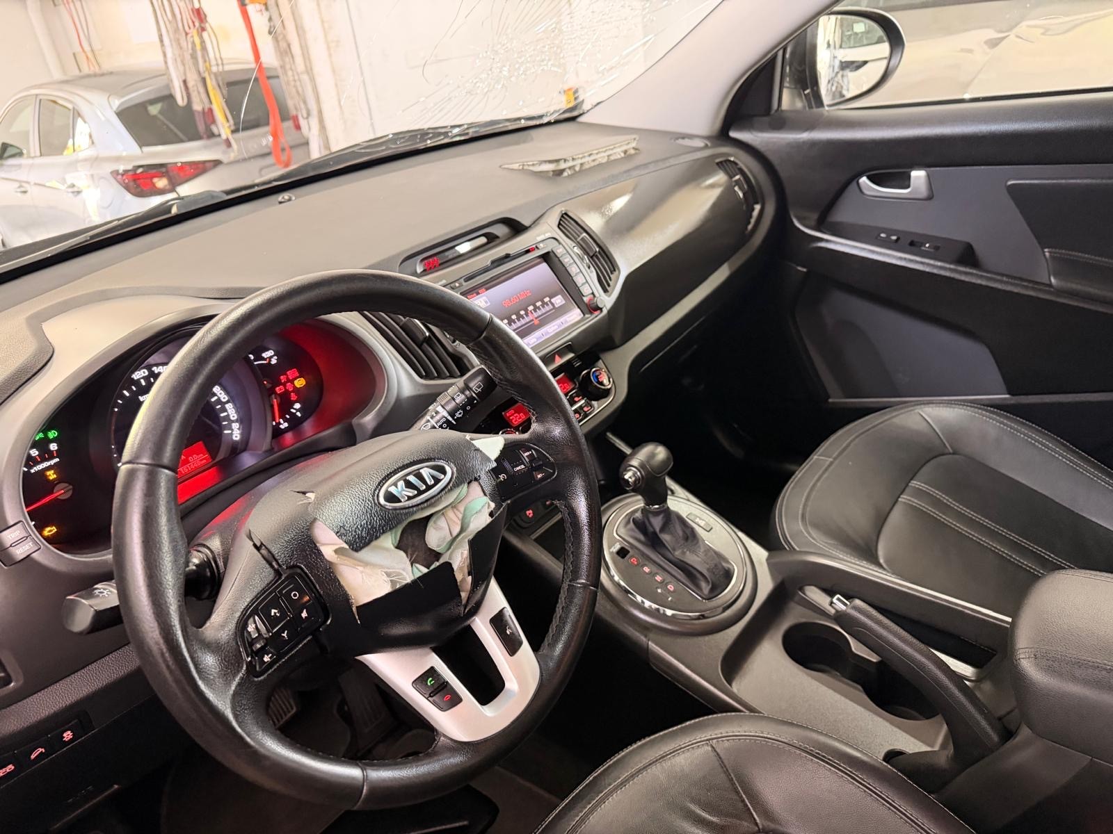 KIA Sportage 2.0 CRDi Style 4WD Automatic-image-8