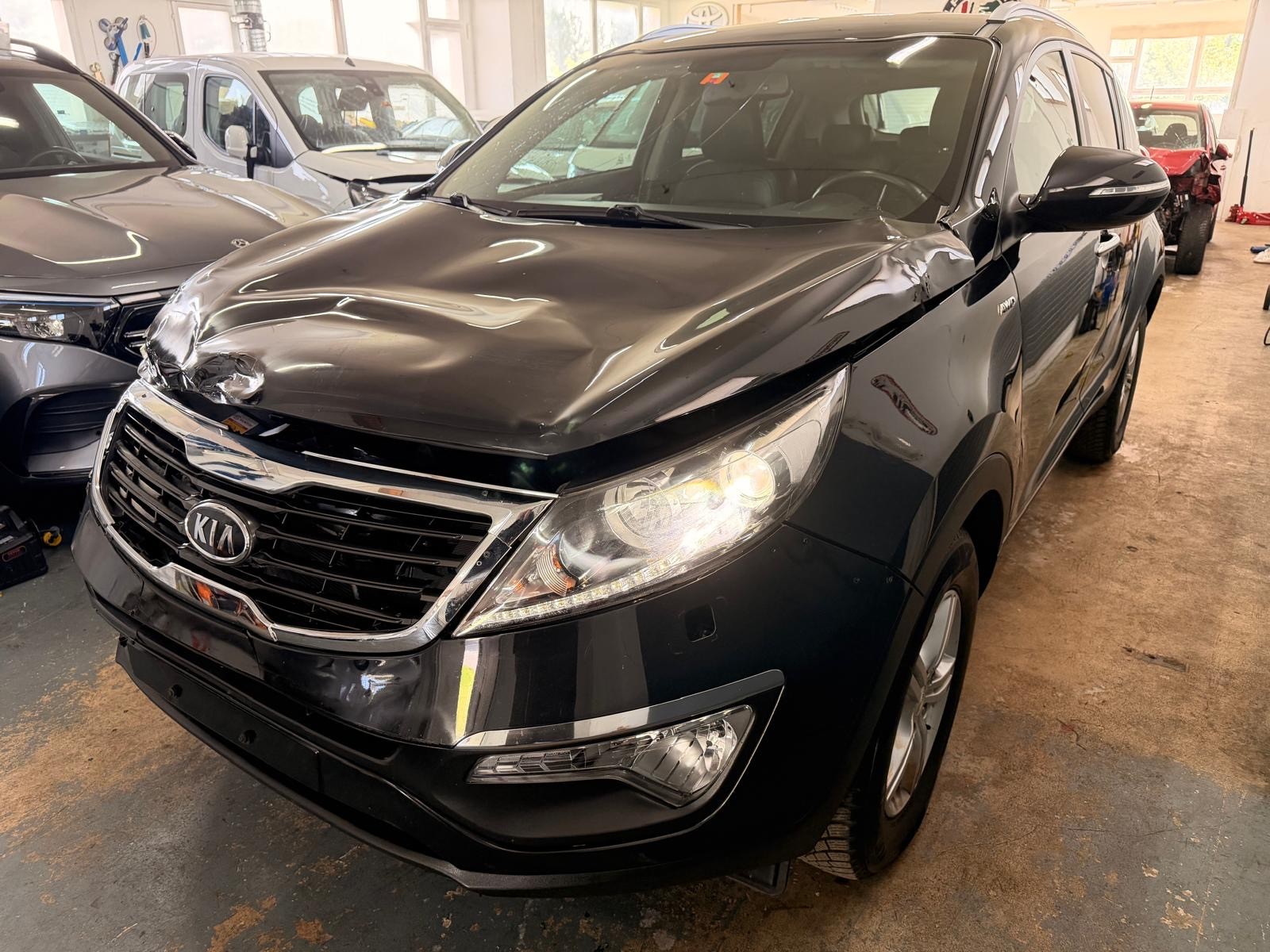 KIA Sportage 2.0 CRDi Style 4WD Automatic-image-5