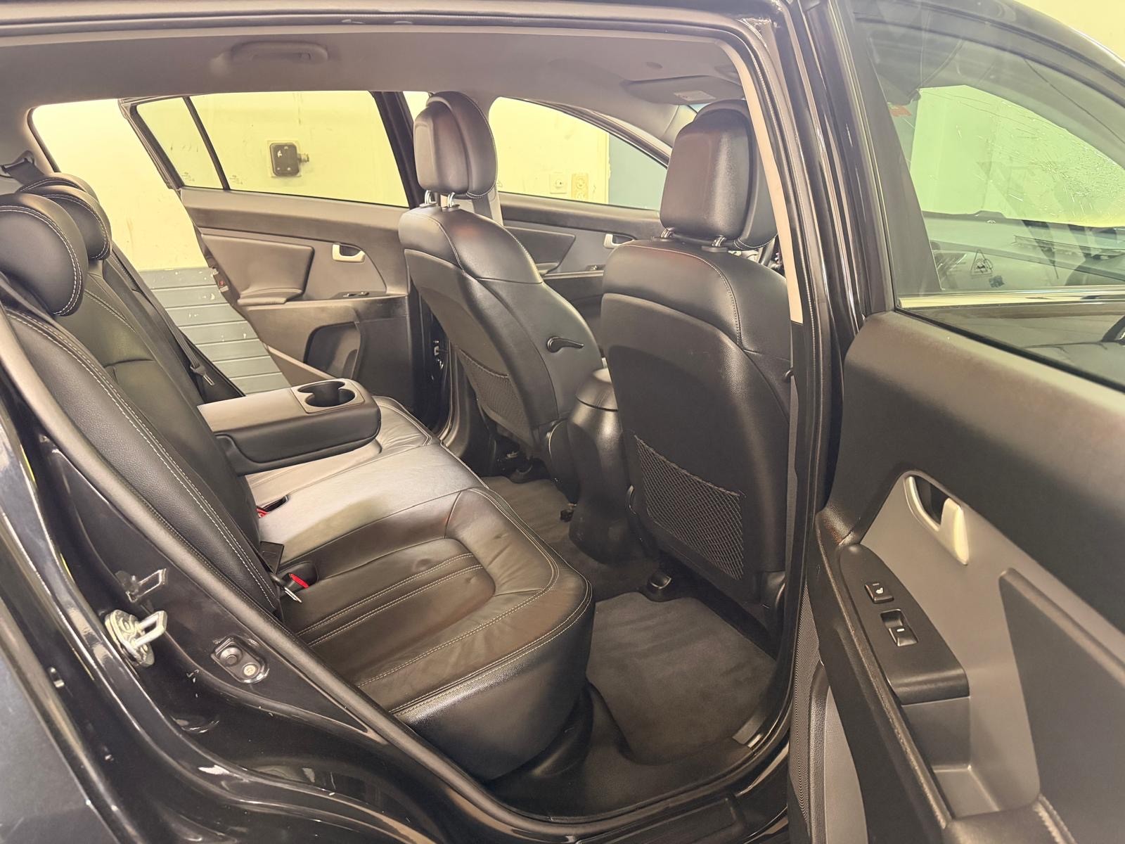 KIA Sportage 2.0 CRDi Style 4WD Automatic-image-11
