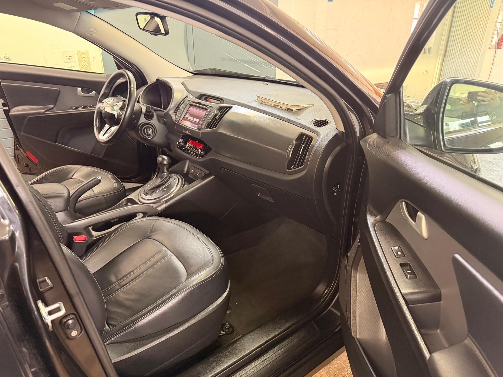 KIA Sportage 2.0 CRDi Style 4WD Automatic-image-12