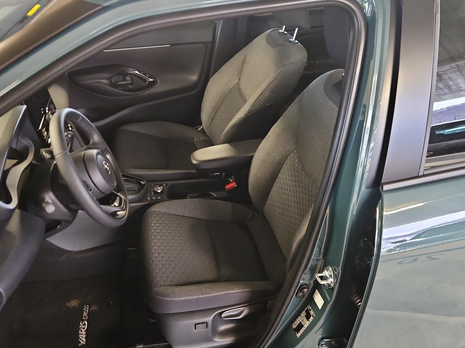 TOYOTA Yaris Cross 1.5 VVT-i HSD Trend AWD-i-image-8