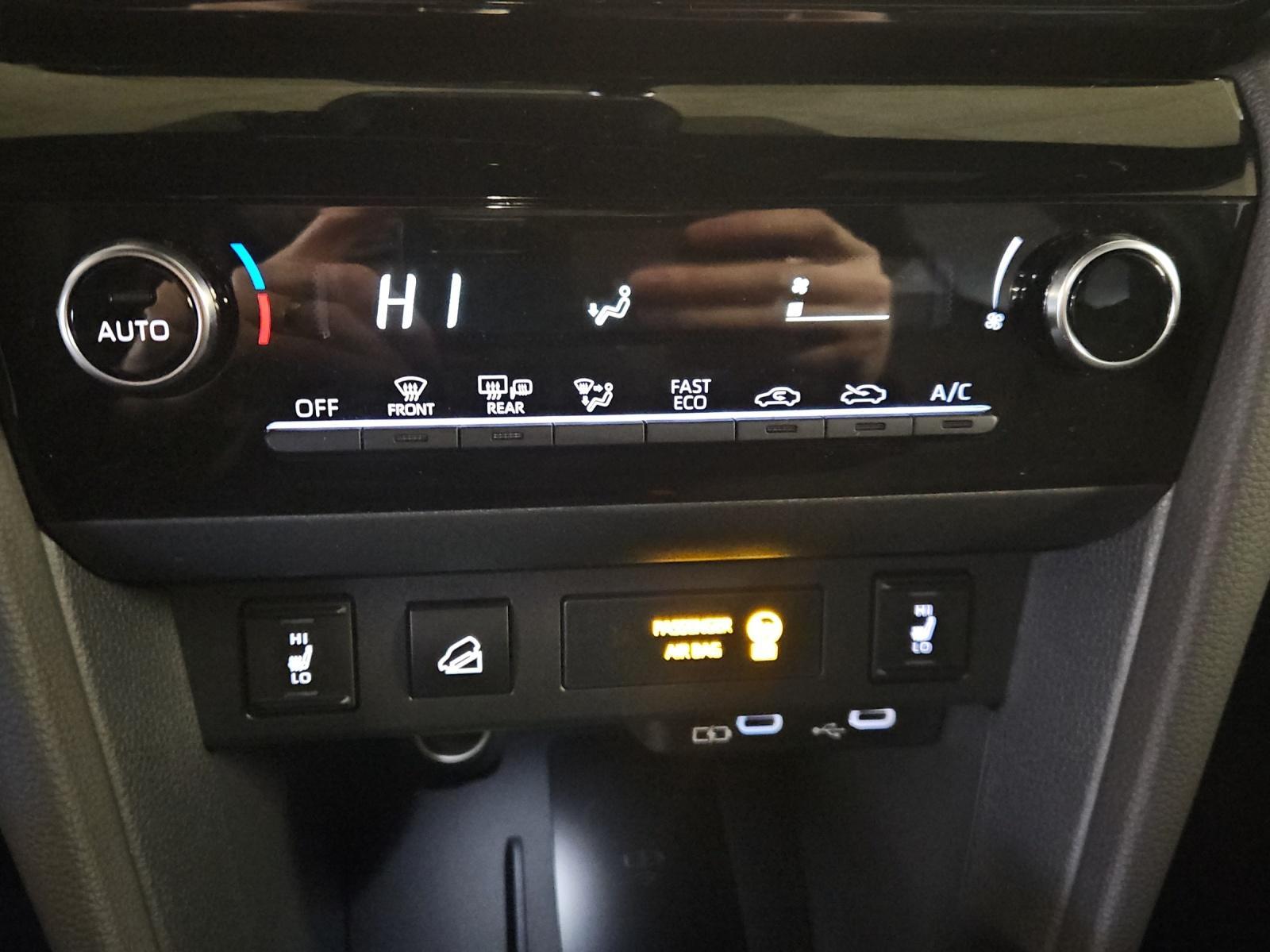 TOYOTA Yaris Cross 1.5 VVT-i HSD Trend AWD-i-image-15