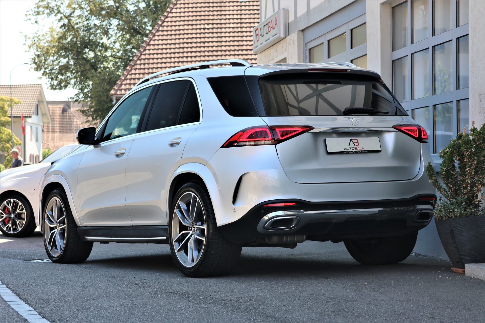 MERCEDES-BENZ GLE 300 d 4Matic AMG Line 9G-Tronic-image-2