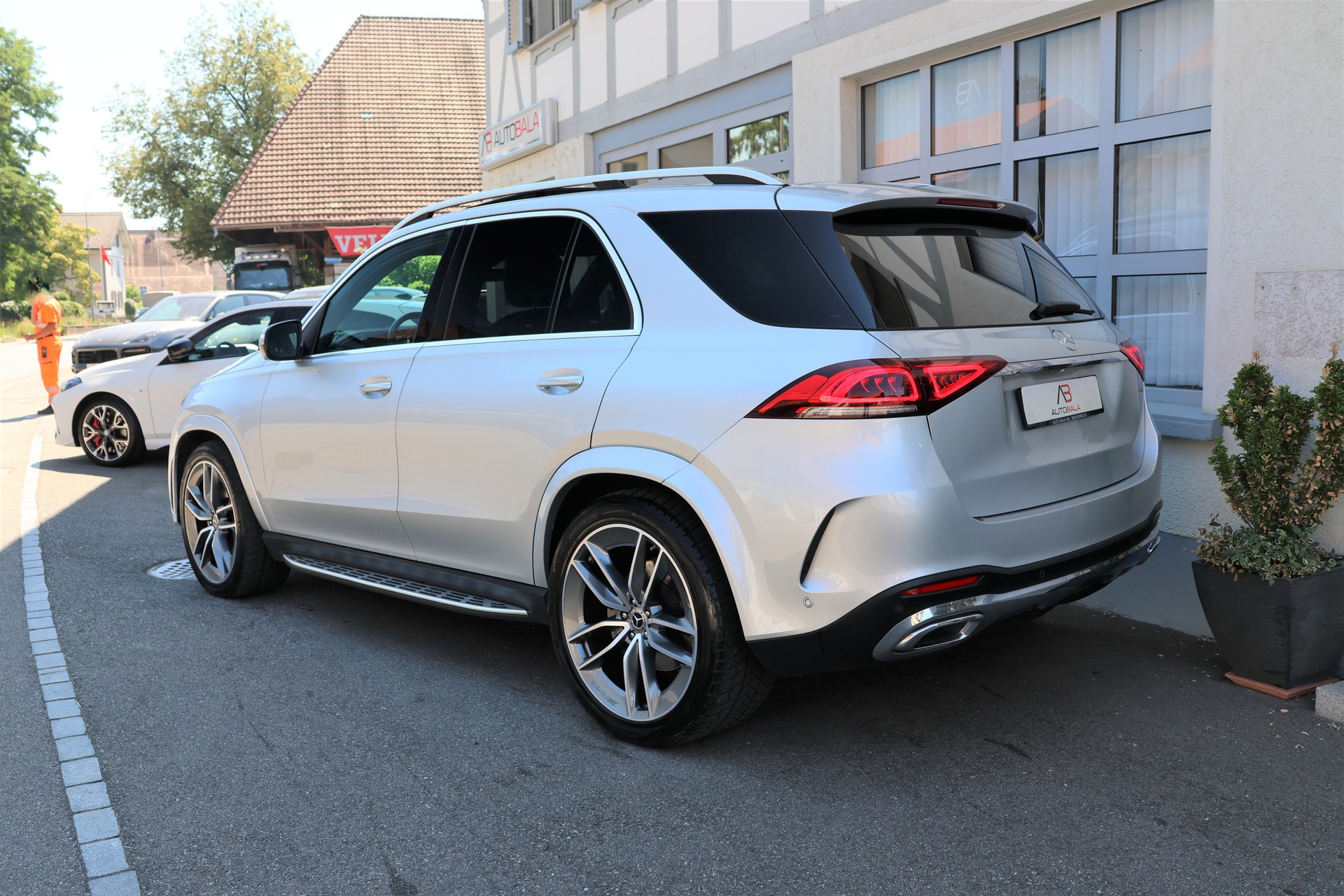 MERCEDES-BENZ GLE 300 d 4Matic AMG Line 9G-Tronic-image-6