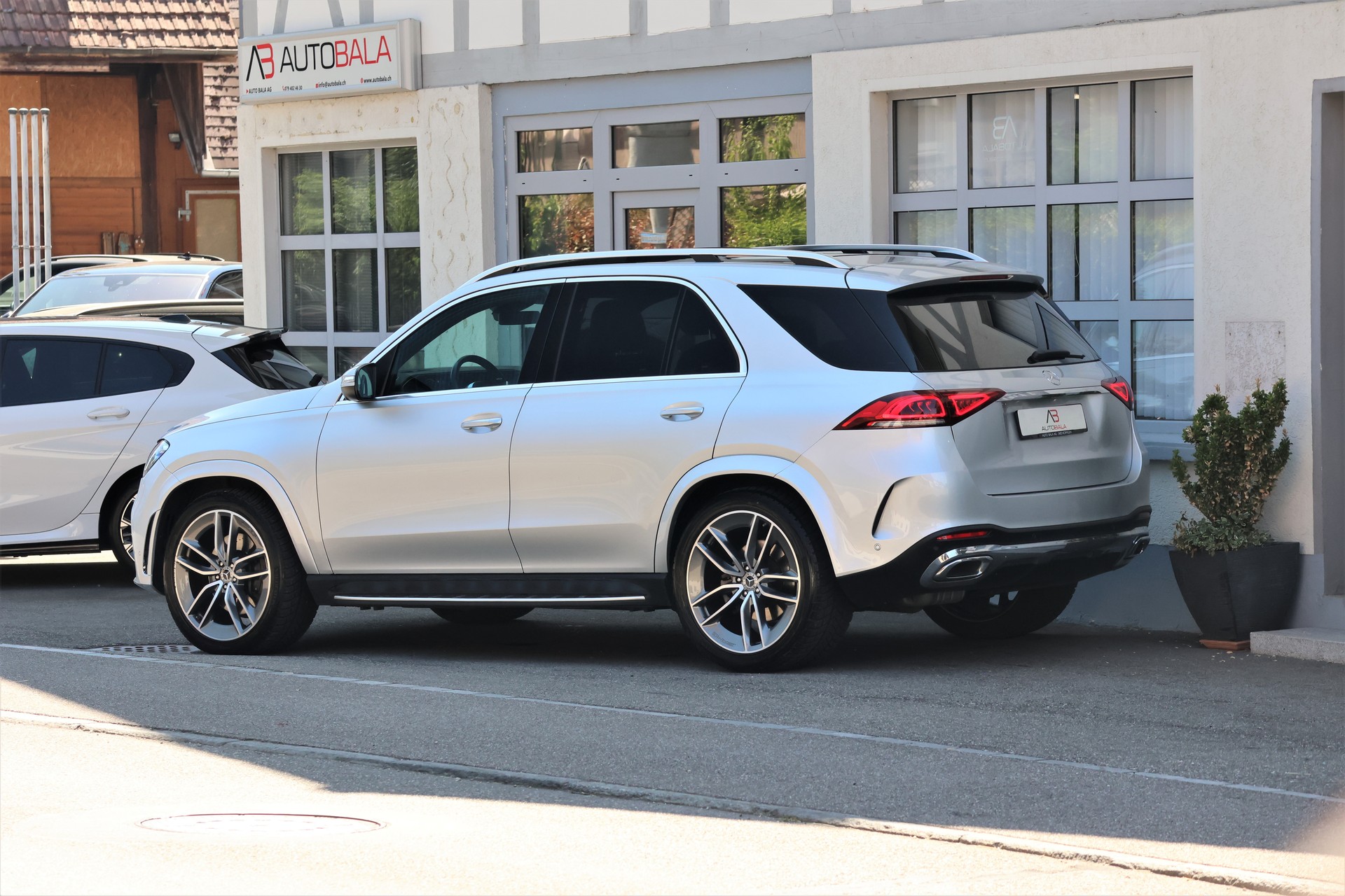 MERCEDES-BENZ GLE 300 d 4Matic AMG Line 9G-Tronic-image-4