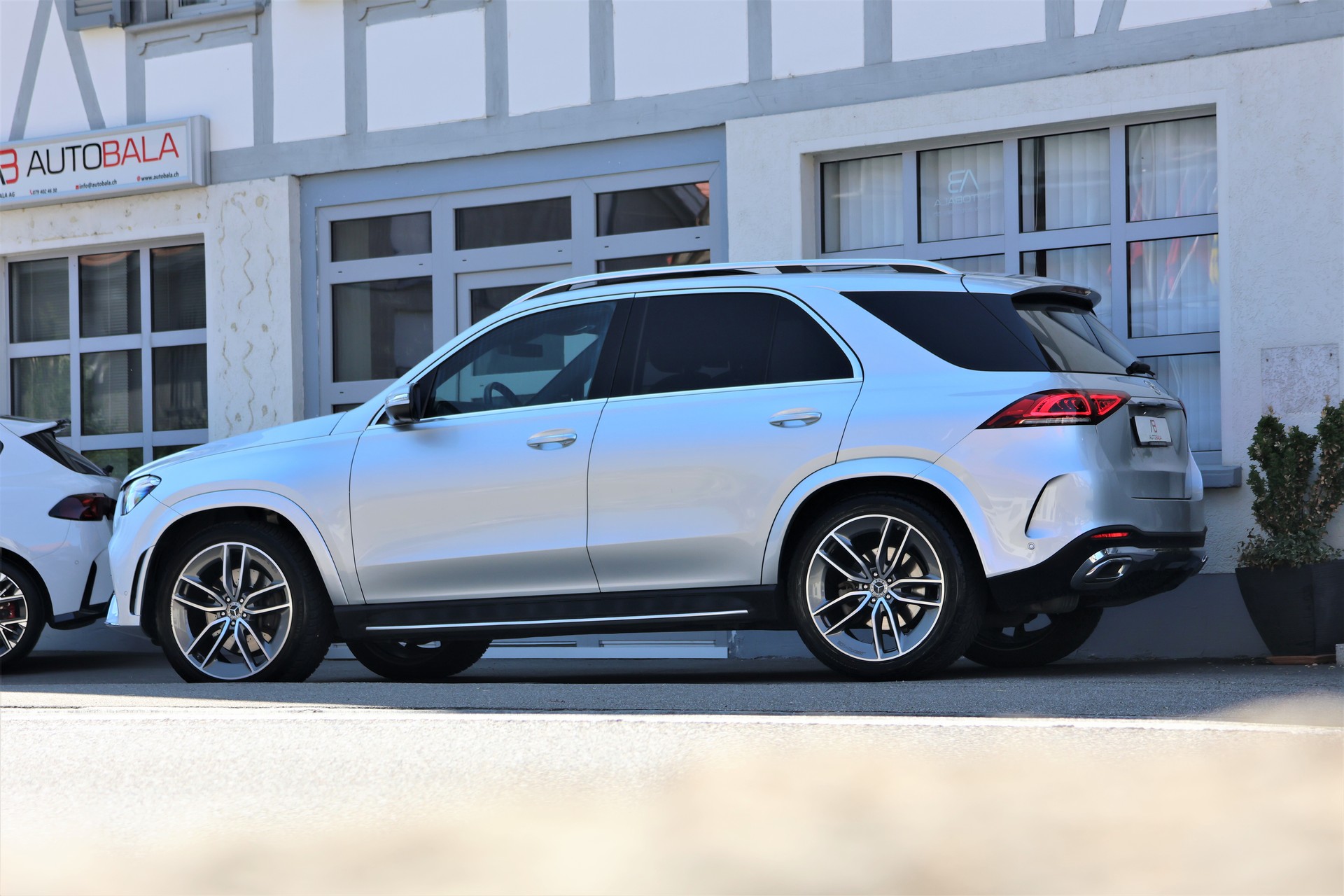 MERCEDES-BENZ GLE 300 d 4Matic AMG Line 9G-Tronic-image-3