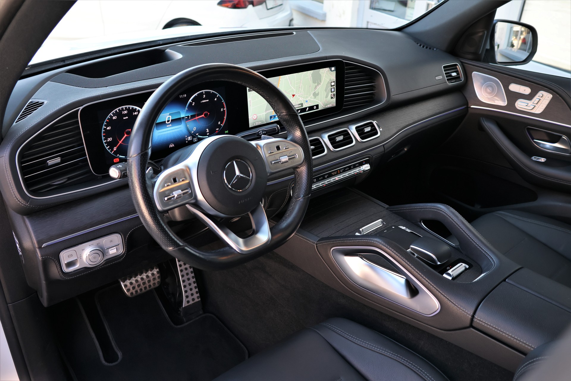 MERCEDES-BENZ GLE 300 d 4Matic AMG Line 9G-Tronic-image-9
