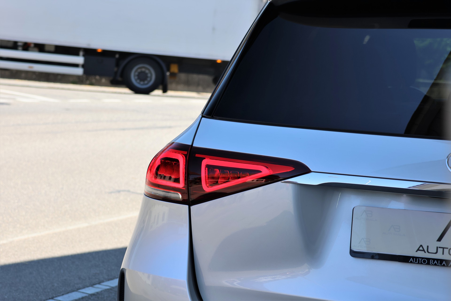 MERCEDES-BENZ GLE 300 d 4Matic AMG Line 9G-Tronic-image-5