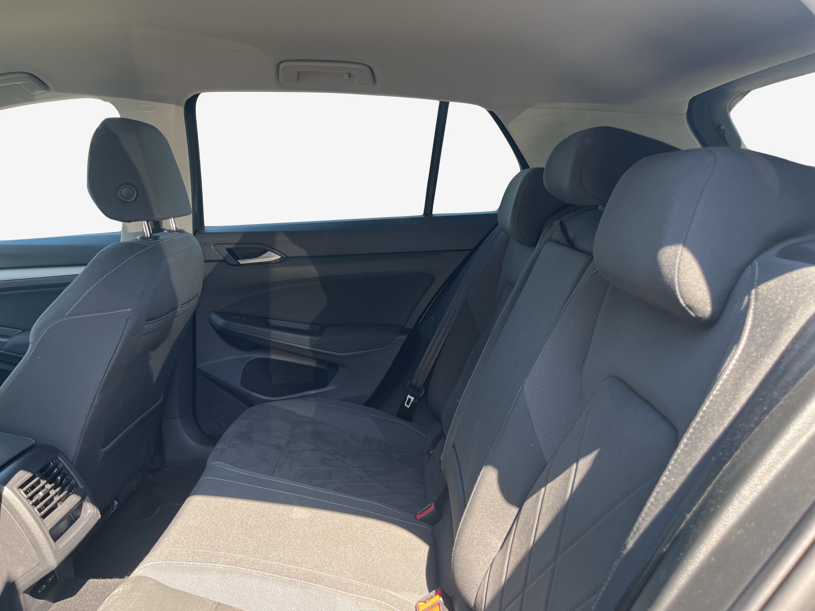 VW Golf 1.5 TSI ACT Life-image-9