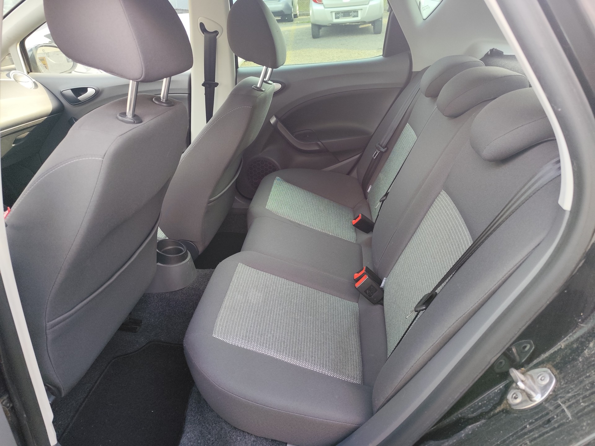 SEAT Ibiza 1.6 TDI Style-image-9