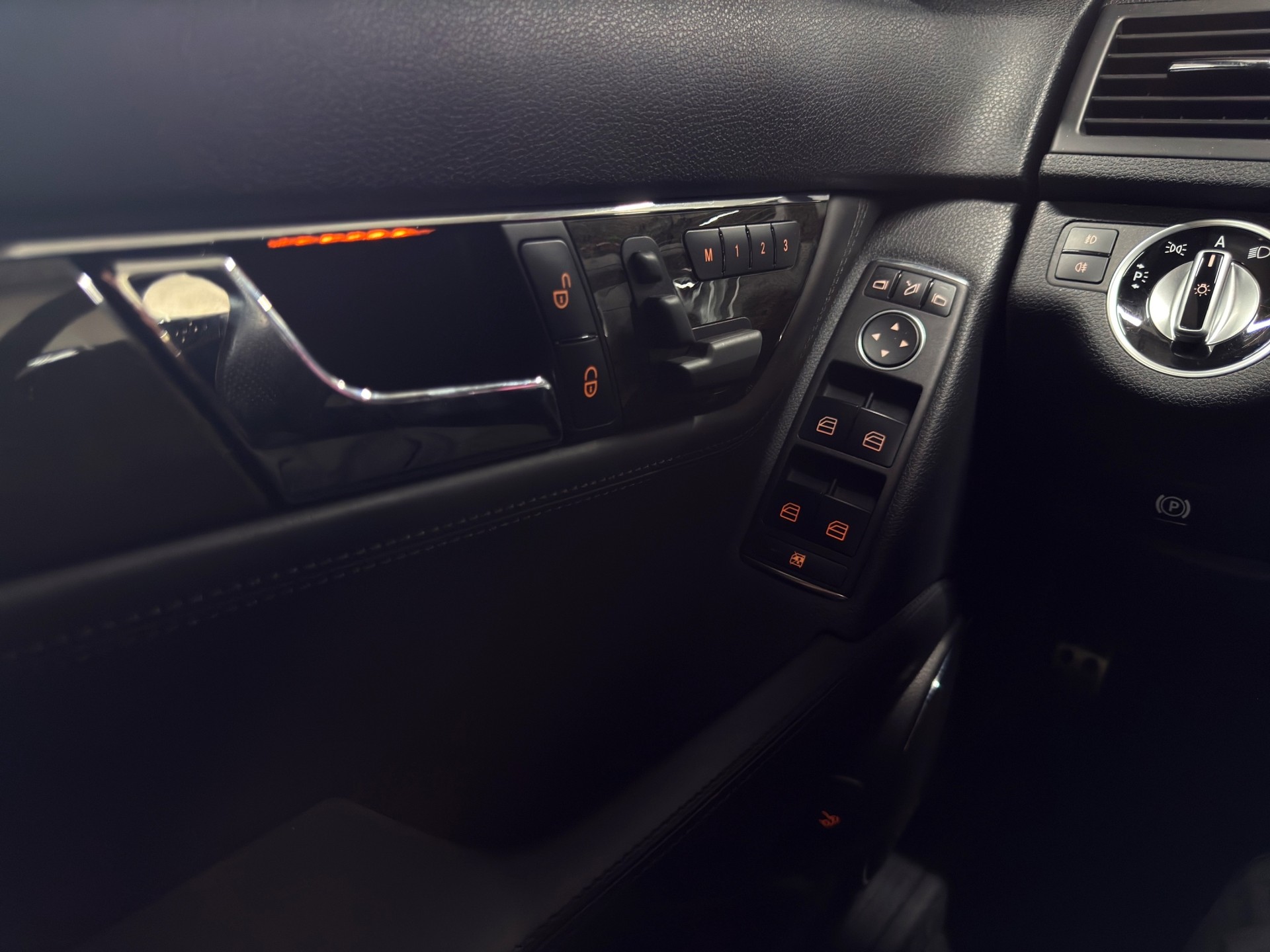 MERCEDES-BENZ C 63 AMG Avantgarde 7G-Tronic-image-21