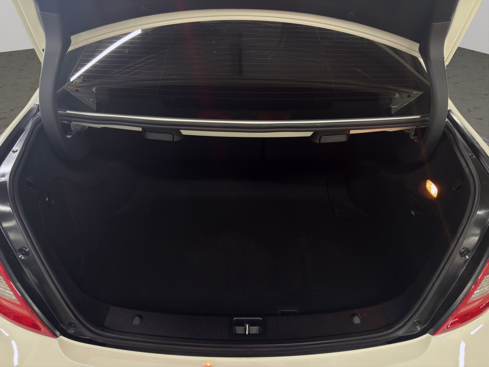 MERCEDES-BENZ C 63 AMG Avantgarde 7G-Tronic-image-25
