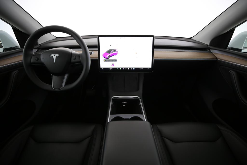 TESLA Model Y Long Range D-image-4