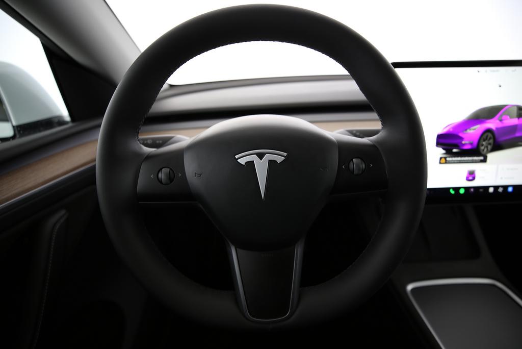 TESLA Model Y Long Range D-image-5