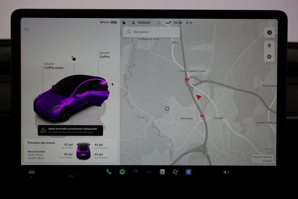 TESLA Model Y Long Range D-image-6