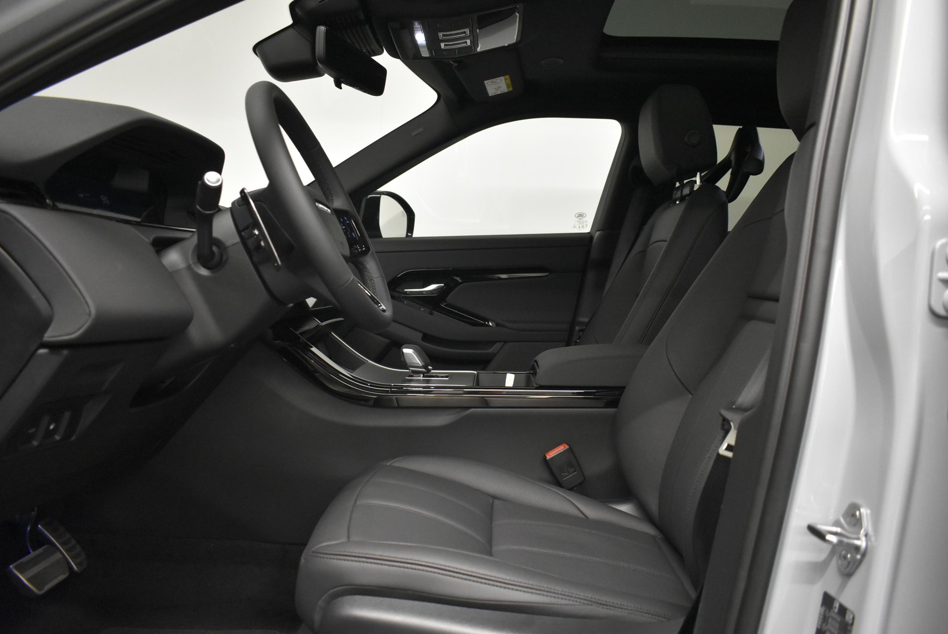 LAND ROVER Range Rover Evoque 1.5 T 270e Dynamic SE-image-4