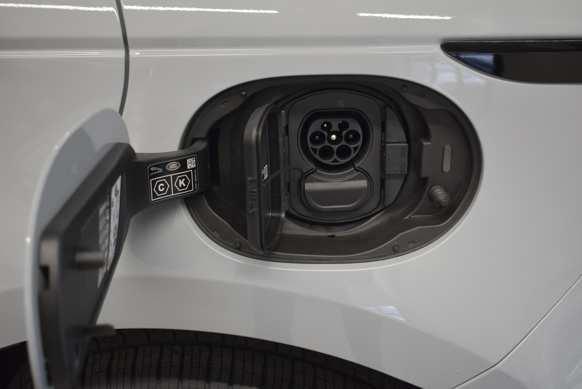 LAND ROVER Range Rover Evoque 1.5 T 270e Dynamic SE-image-9