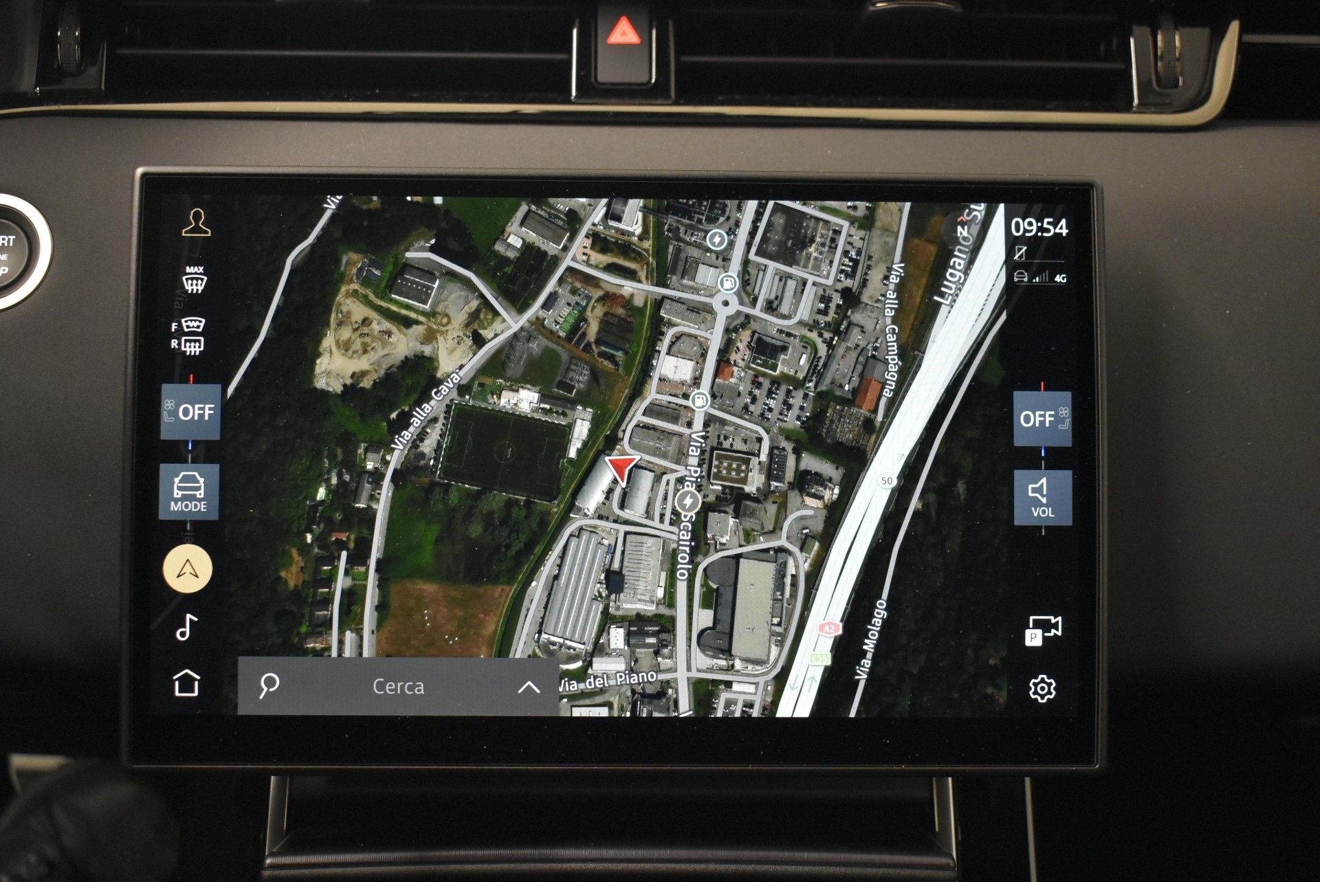 LAND ROVER Range Rover Evoque 1.5 T 270e Dynamic SE-image-10