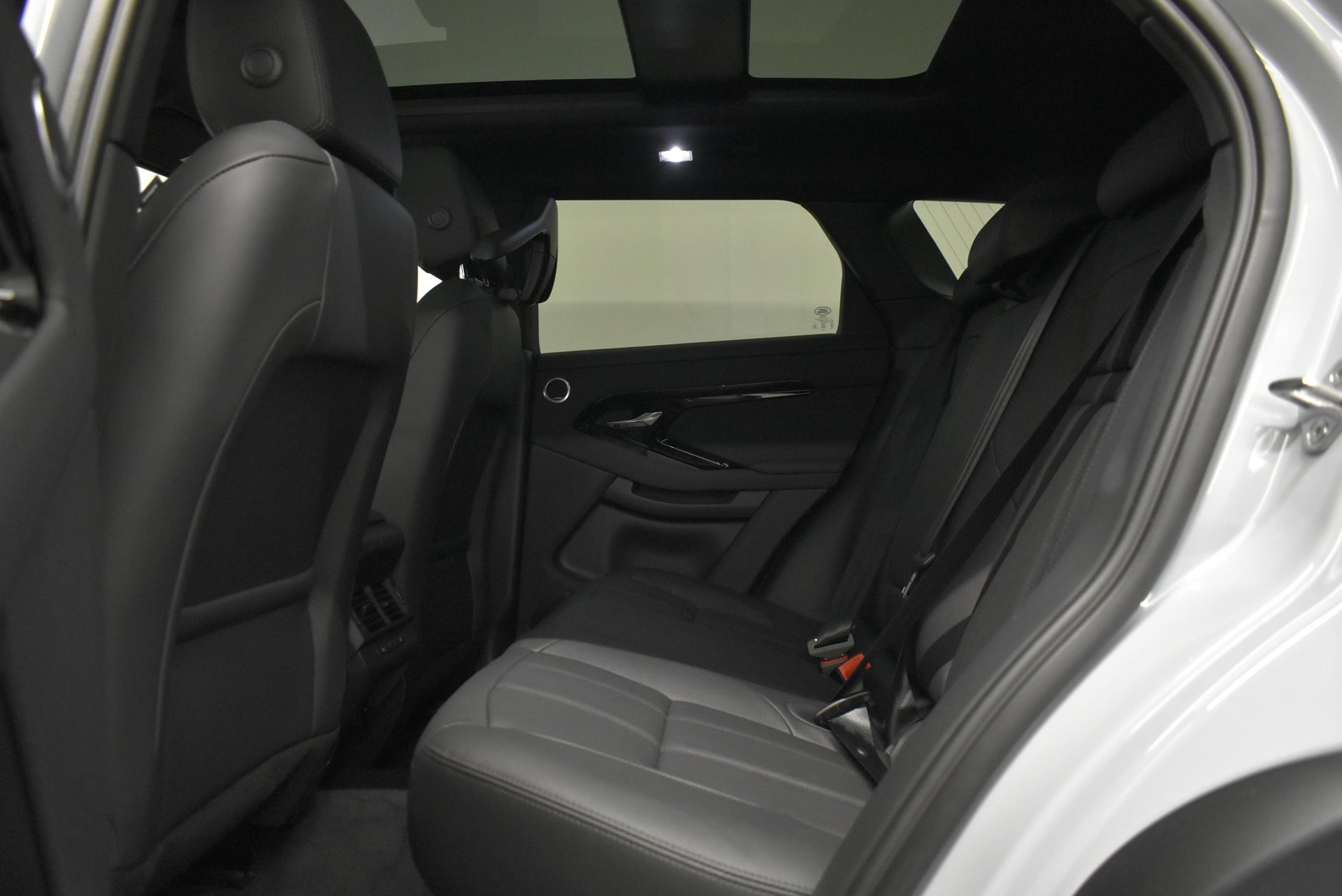 LAND ROVER Range Rover Evoque 1.5 T 270e Dynamic SE-image-8