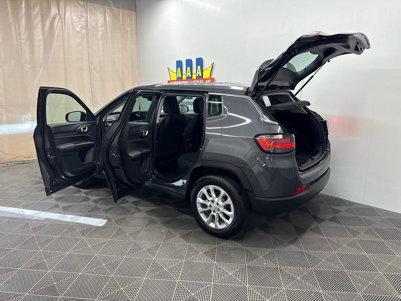 JEEP Compass 4x2 1.5 T MHEV Altitude-image-12