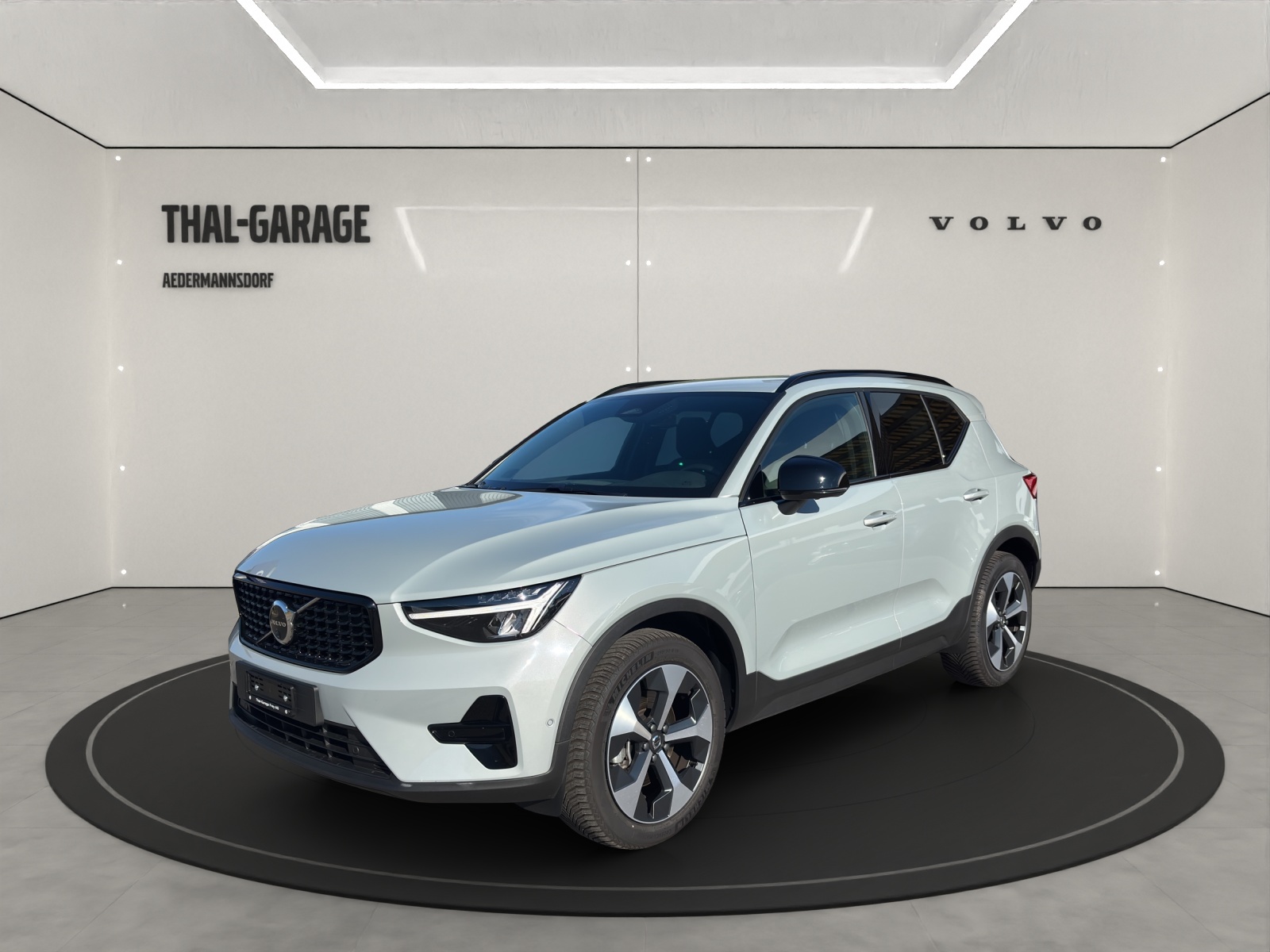 VOLVO XC40 2.0 B3 MH Plus Dark