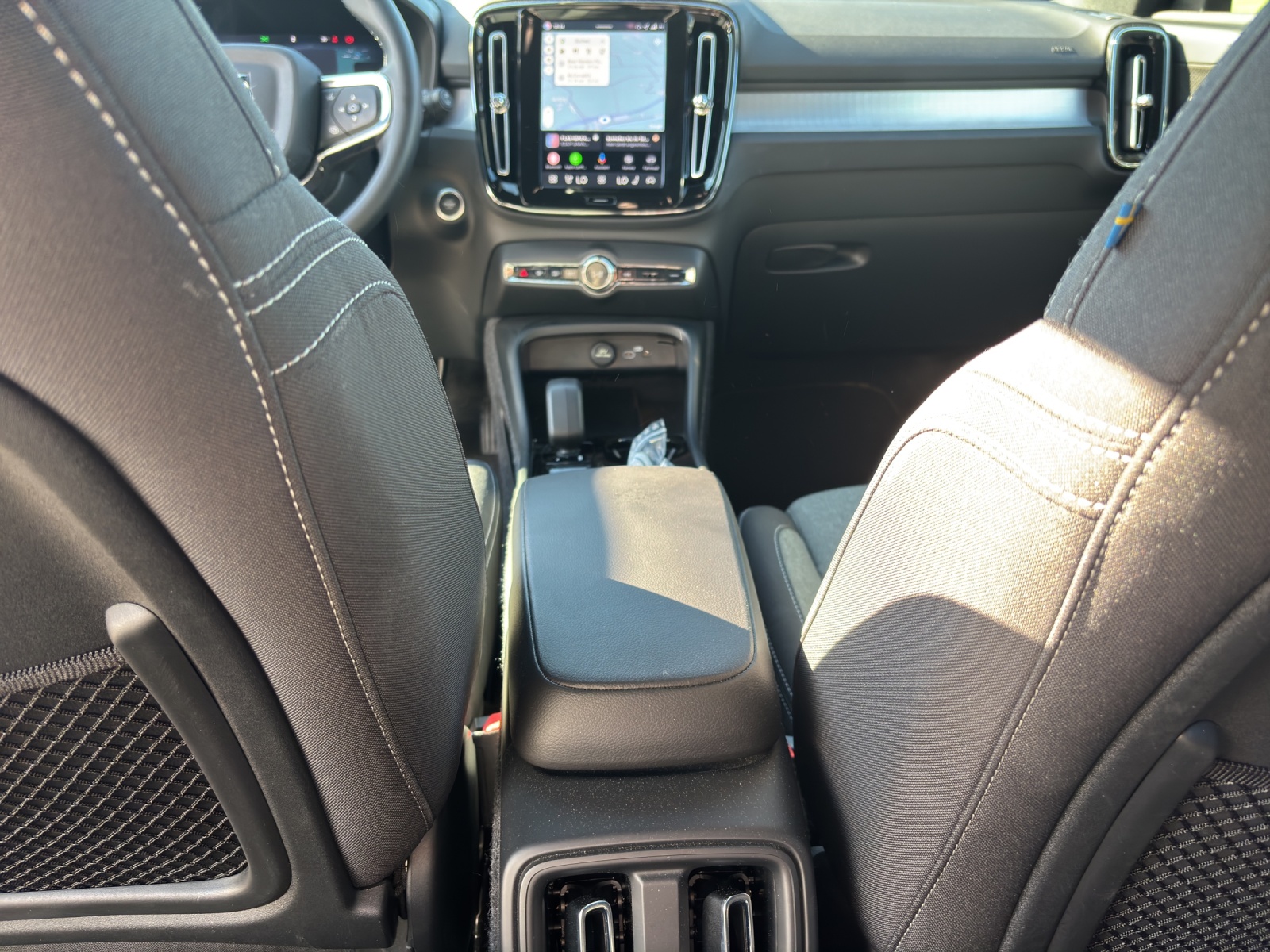 VOLVO XC40 2.0 B3 MH Plus Dark-image-13