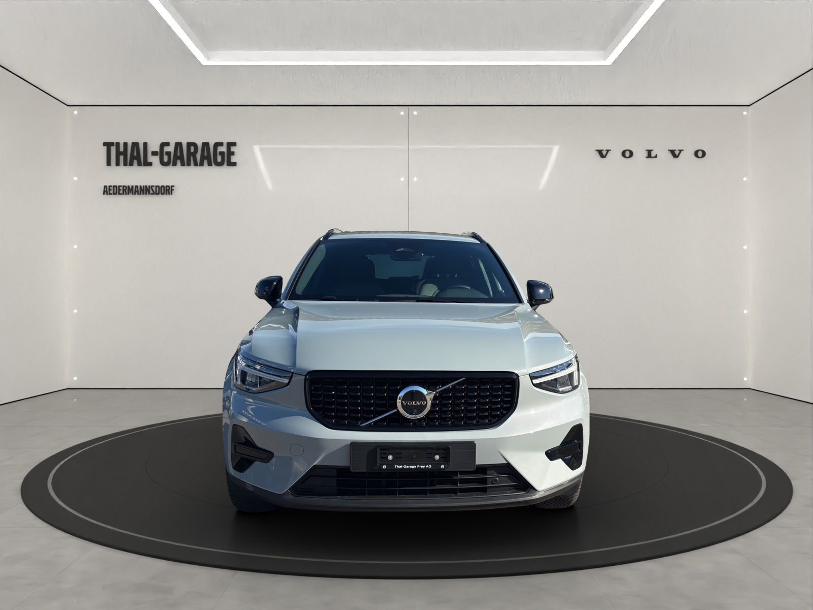 VOLVO XC40 2.0 B3 MH Plus Dark-image-9