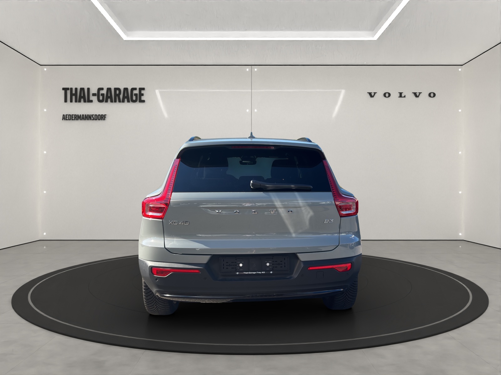 VOLVO XC40 2.0 B3 MH Plus Dark-image-5