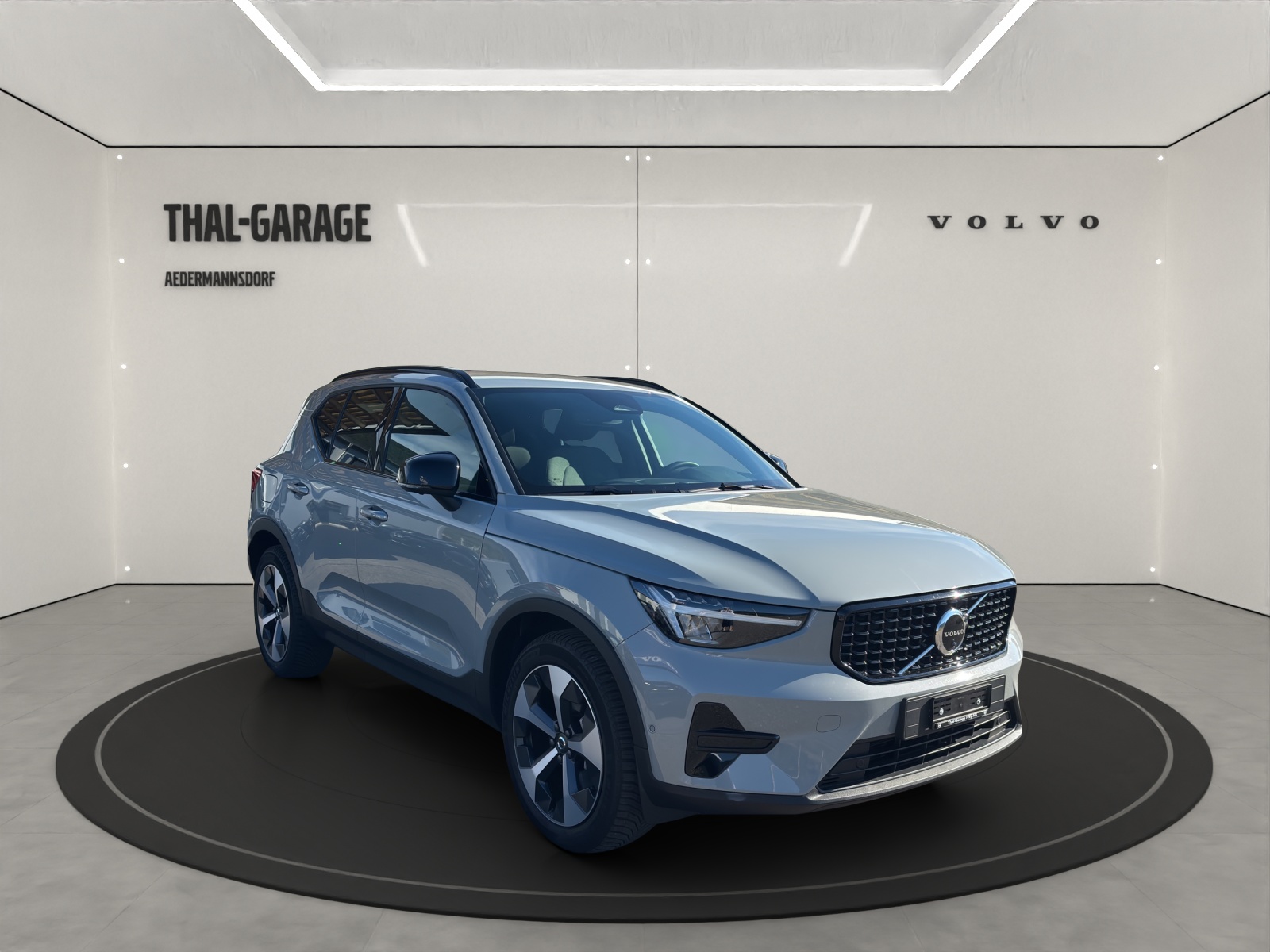 VOLVO XC40 2.0 B3 MH Plus Dark-image-11