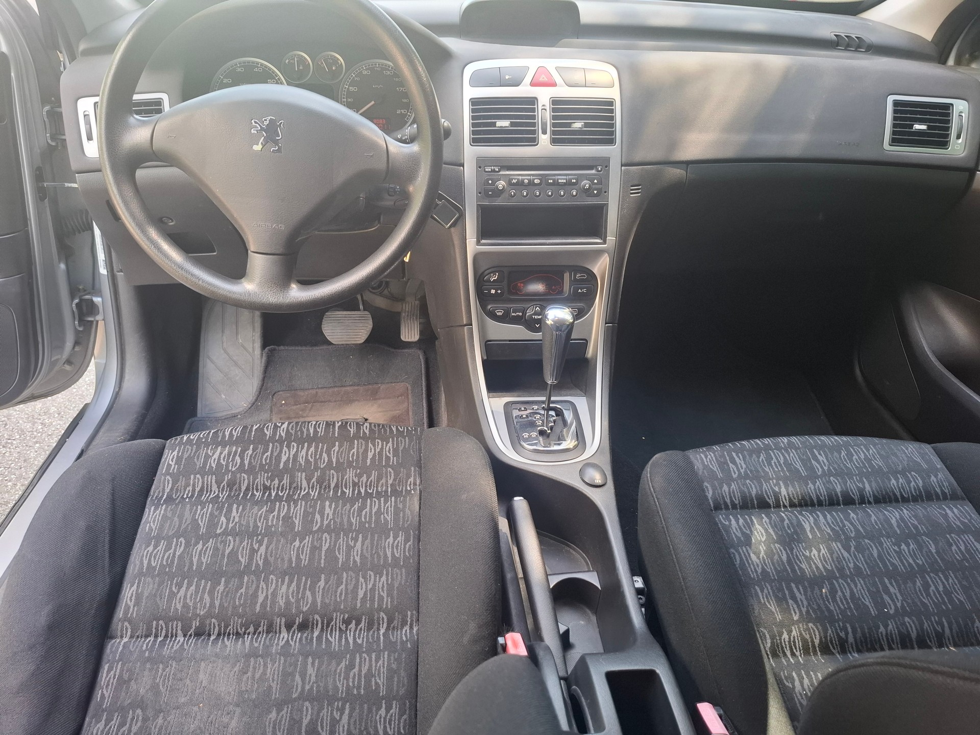 PEUGEOT 307 2.0 16V XS-image-9