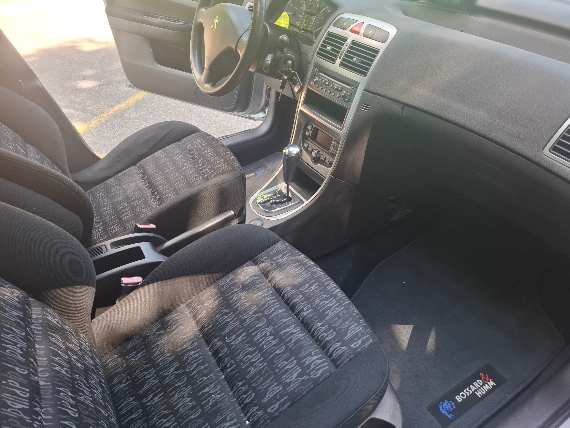 PEUGEOT 307 2.0 16V XS-image-8