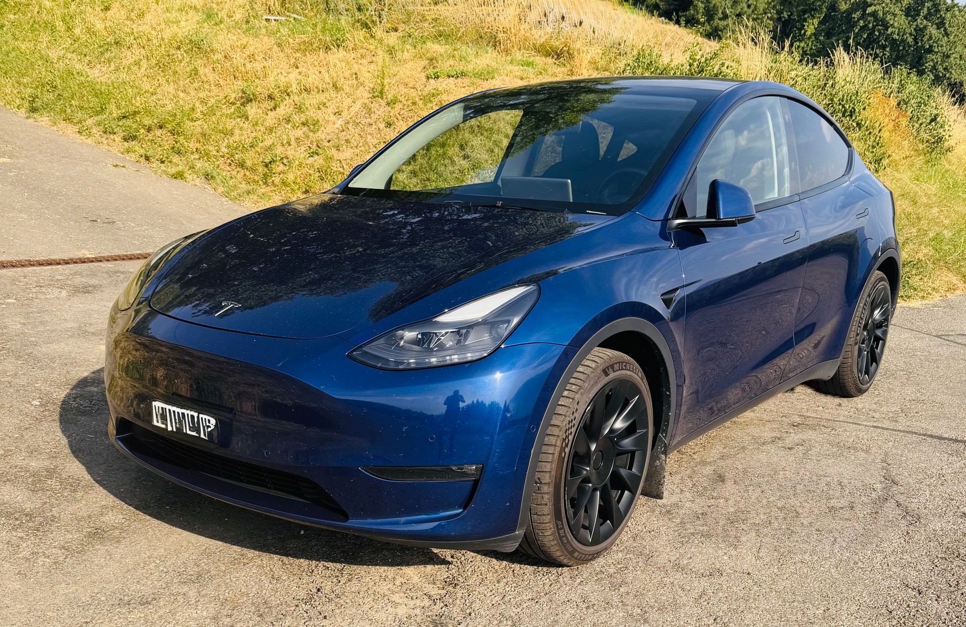 TESLA Model Y Long Range AWD-image-0