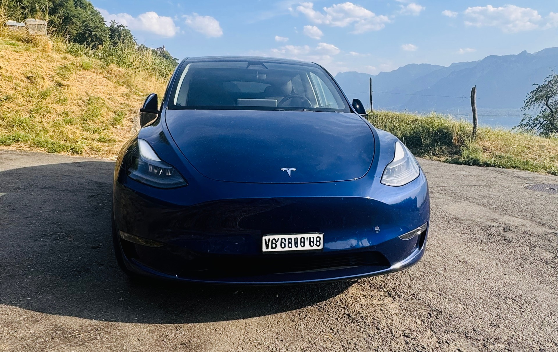 TESLA Model Y Long Range AWD-image-4