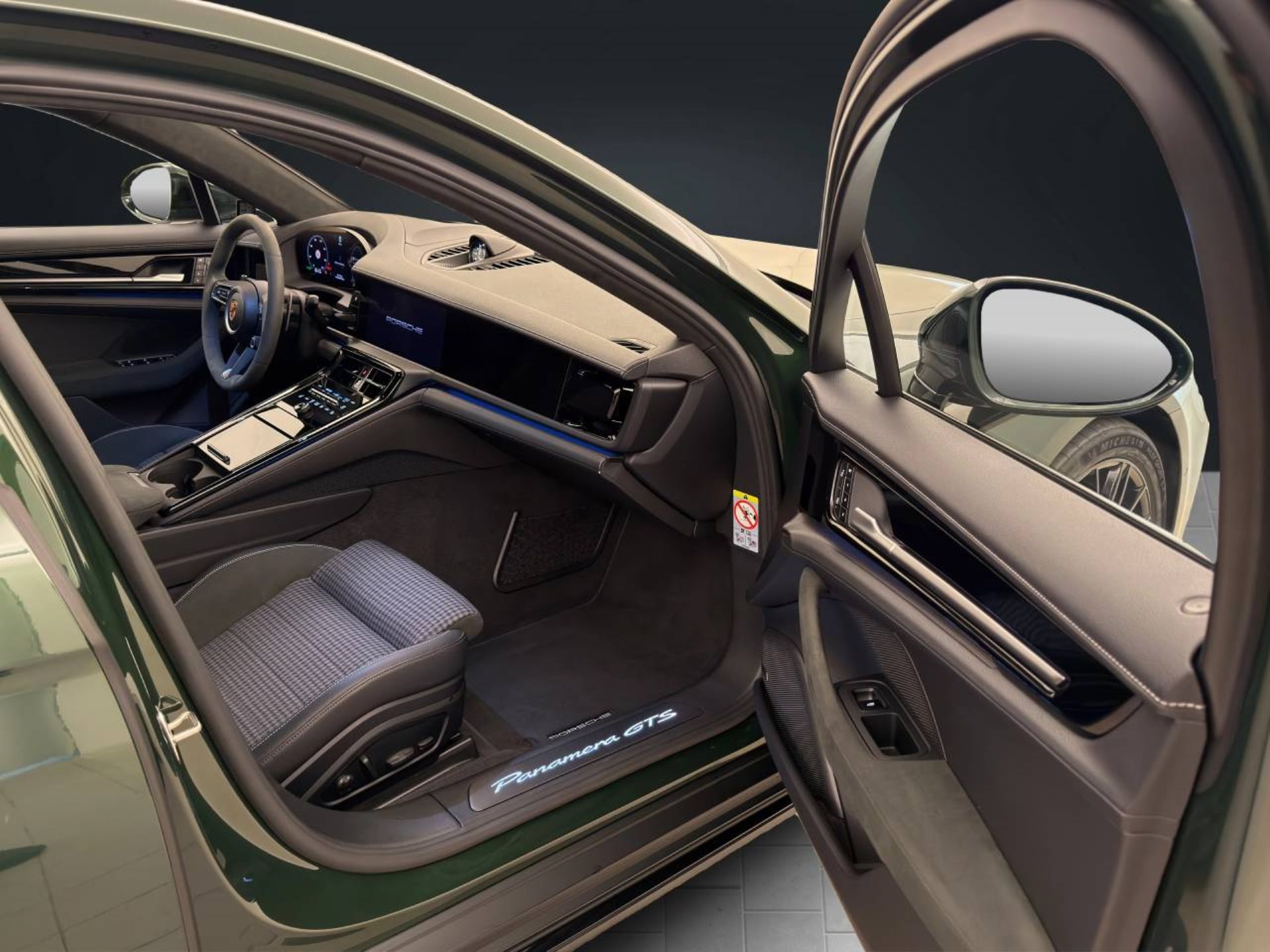 PORSCHE Panamera GTS-image-17