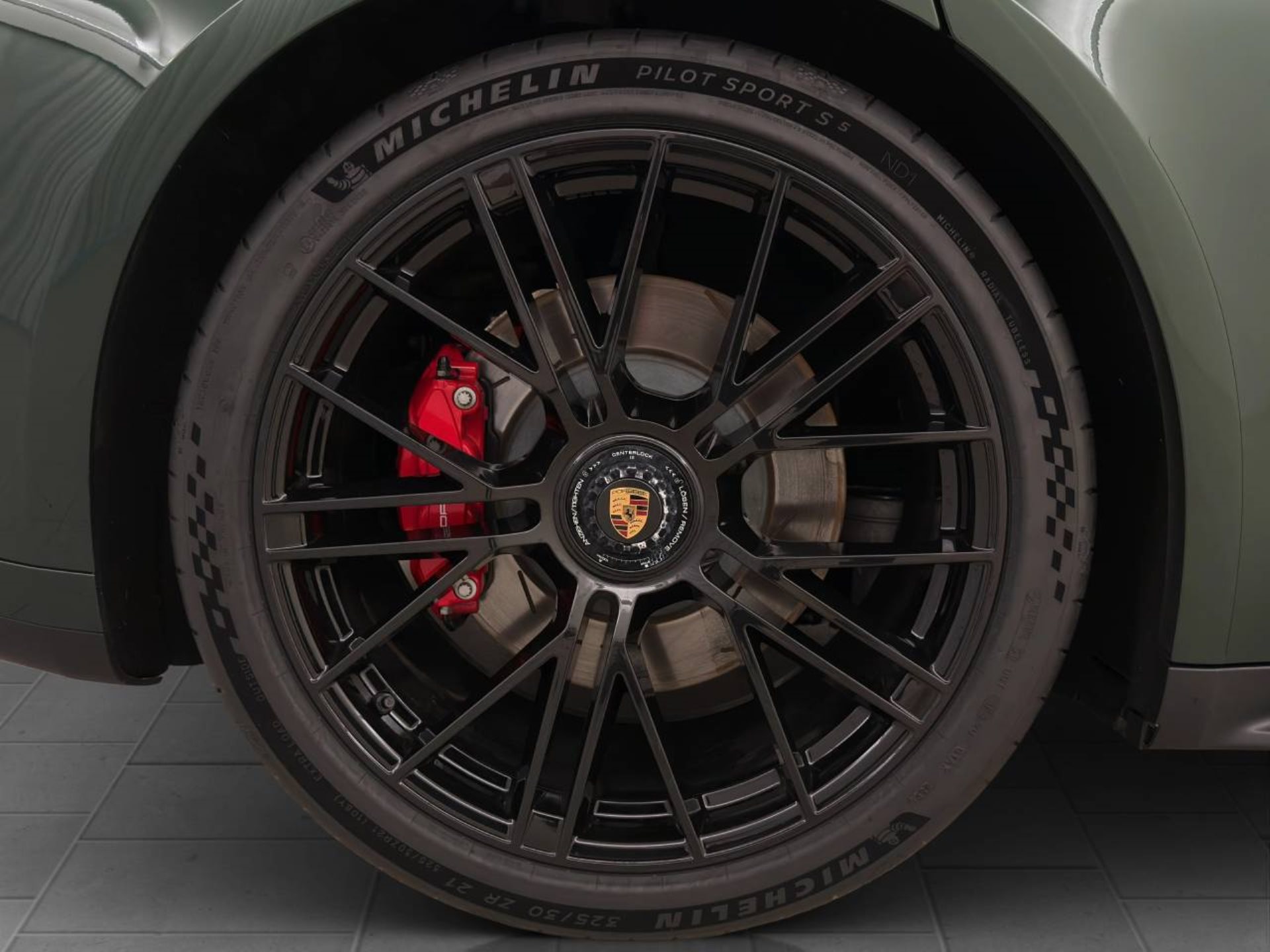 PORSCHE Panamera GTS-image-10