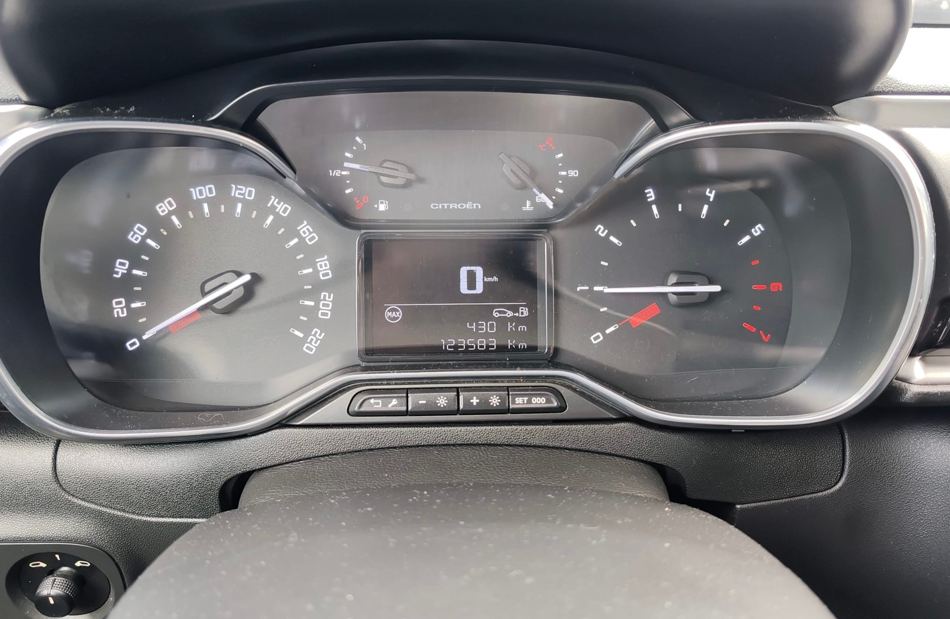 CITROEN C3 1.2i PureTech Shine-image-9