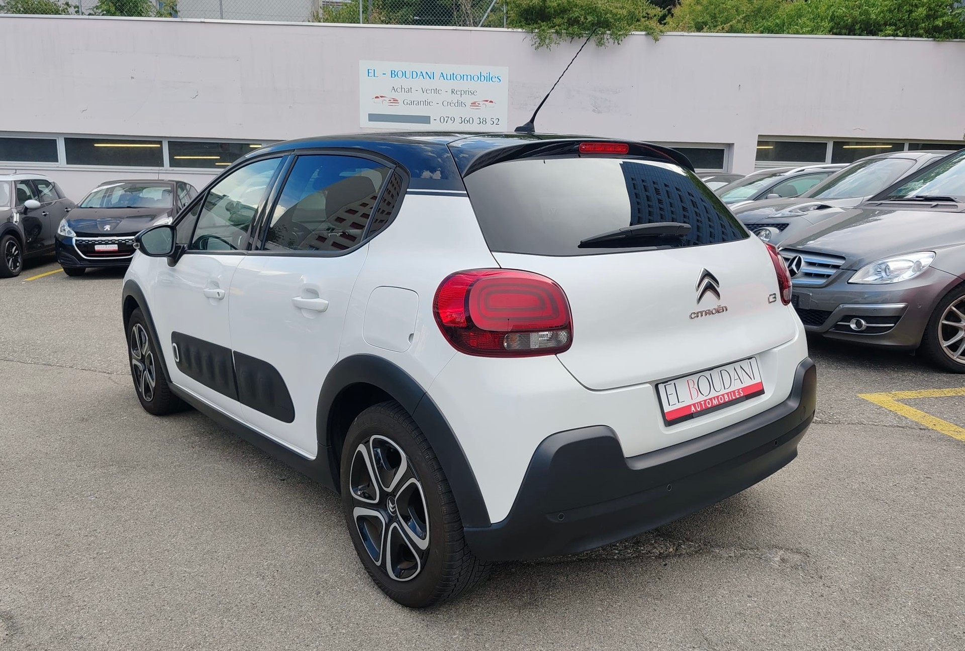 CITROEN C3 1.2i PureTech Shine-image-3