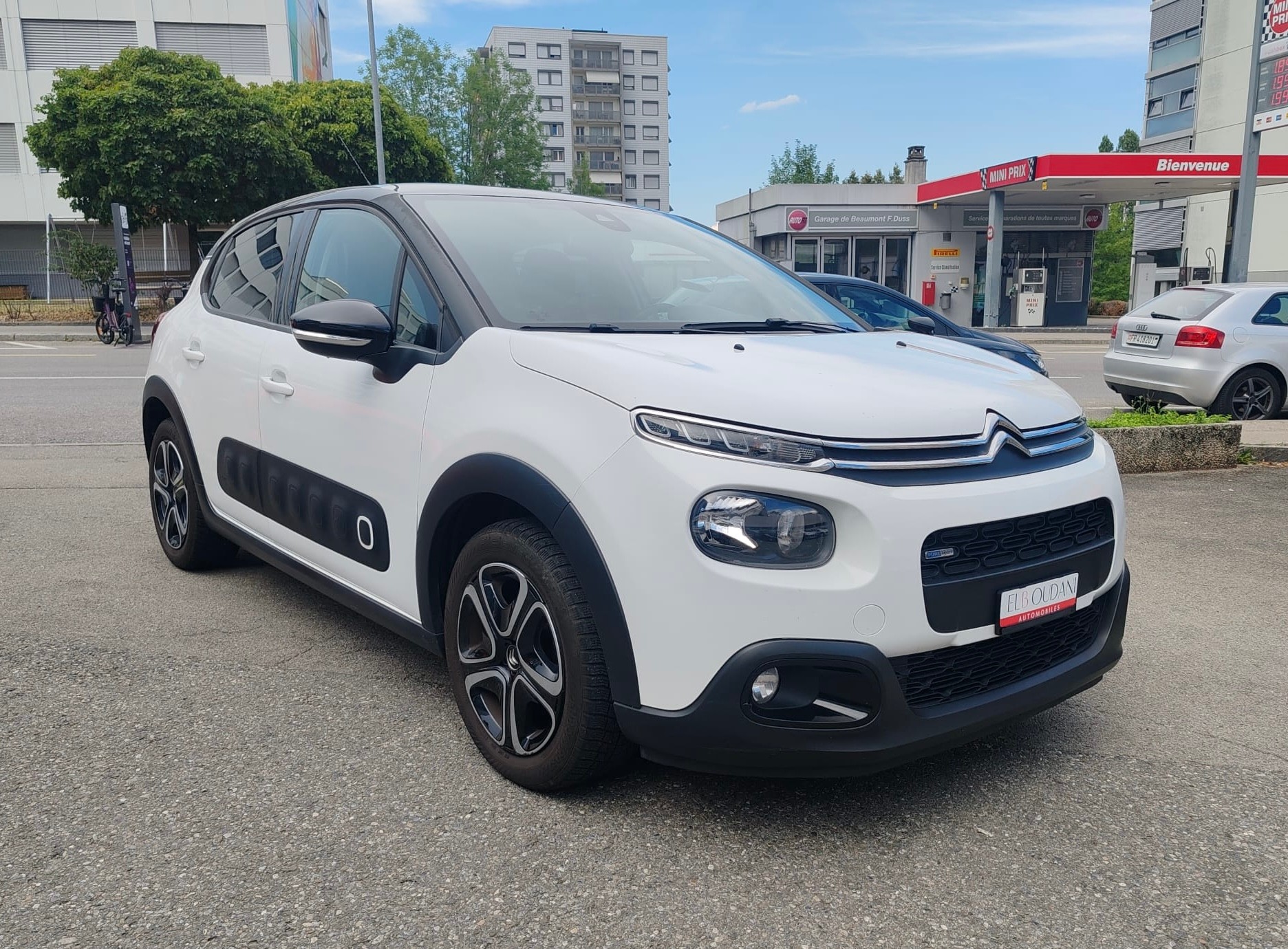 CITROEN C3 1.2i PureTech Shine-image-2