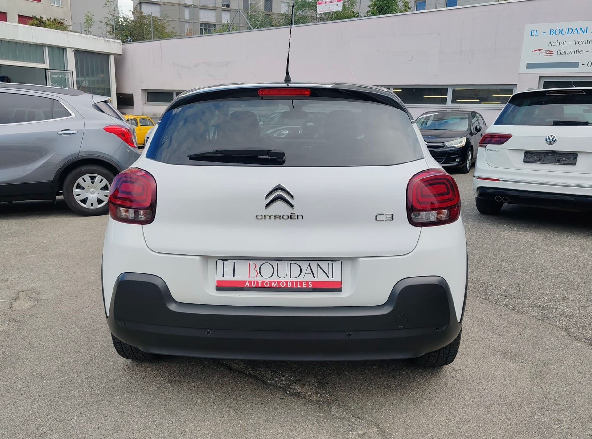 CITROEN C3 1.2i PureTech Shine-image-4