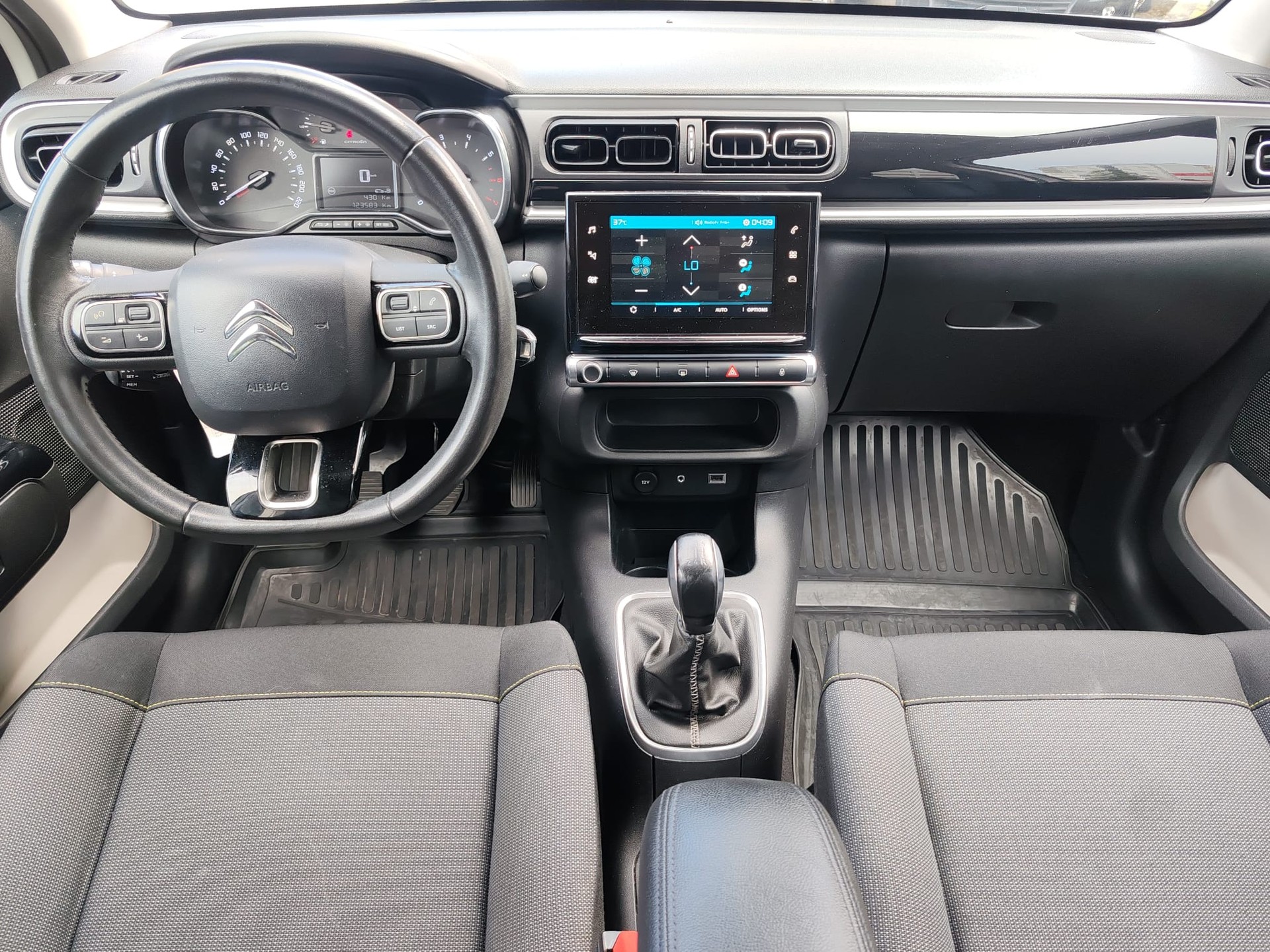 CITROEN C3 1.2i PureTech Shine-image-7