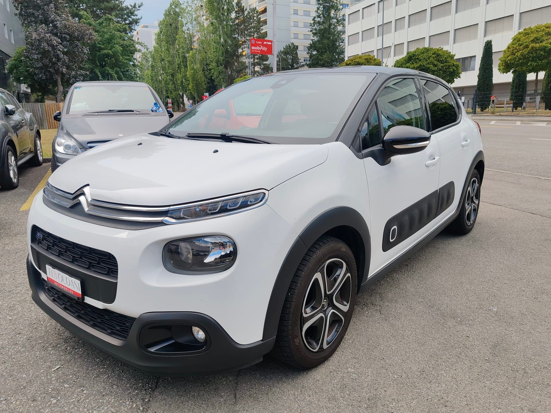 CITROEN C3 1.2i PureTech Shine-image-0
