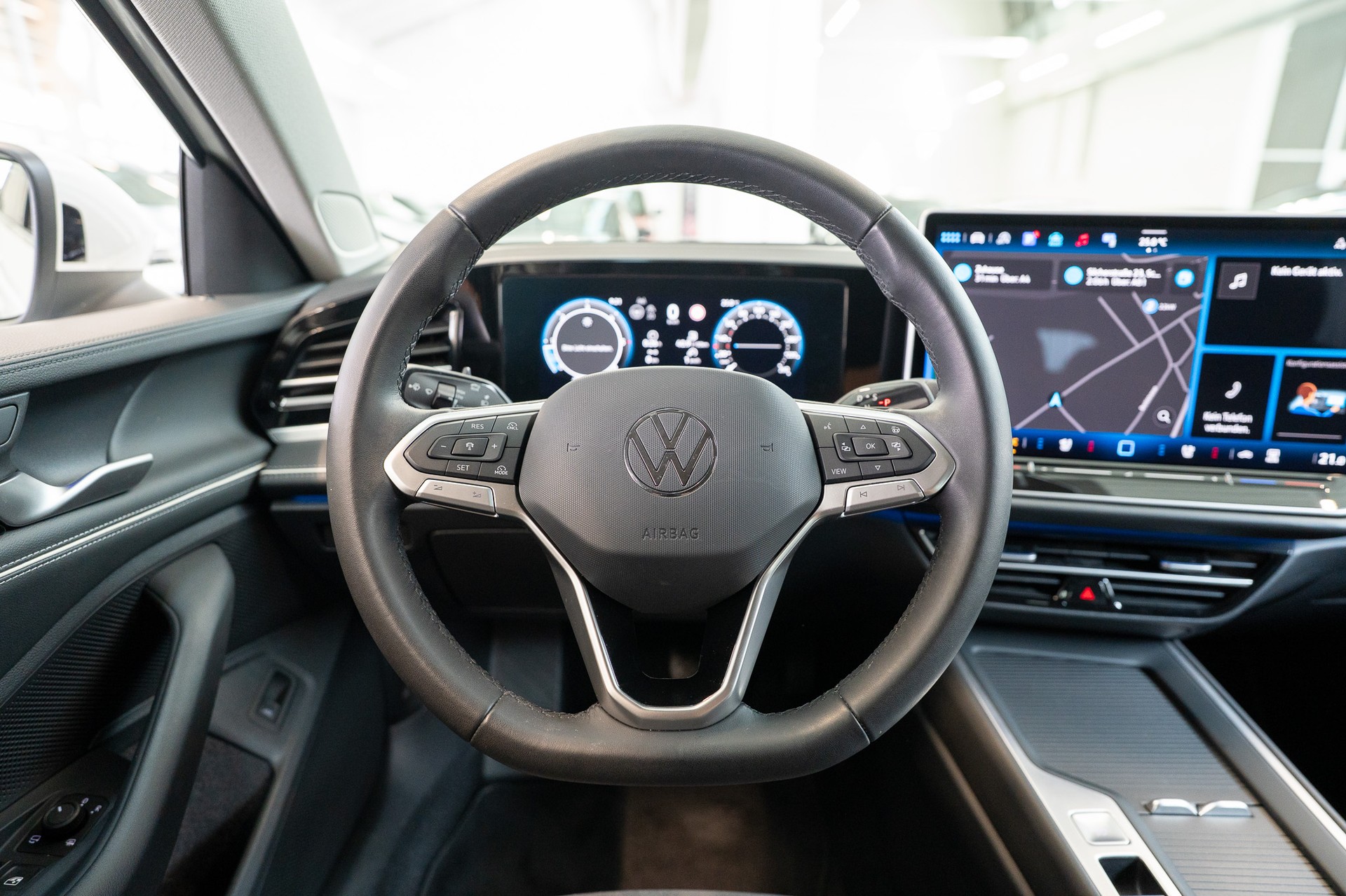 VW Passat Variant 2.0 TDI Business DSG / CH-Fahrzeug / Head-Up / El. Sitze-image-16