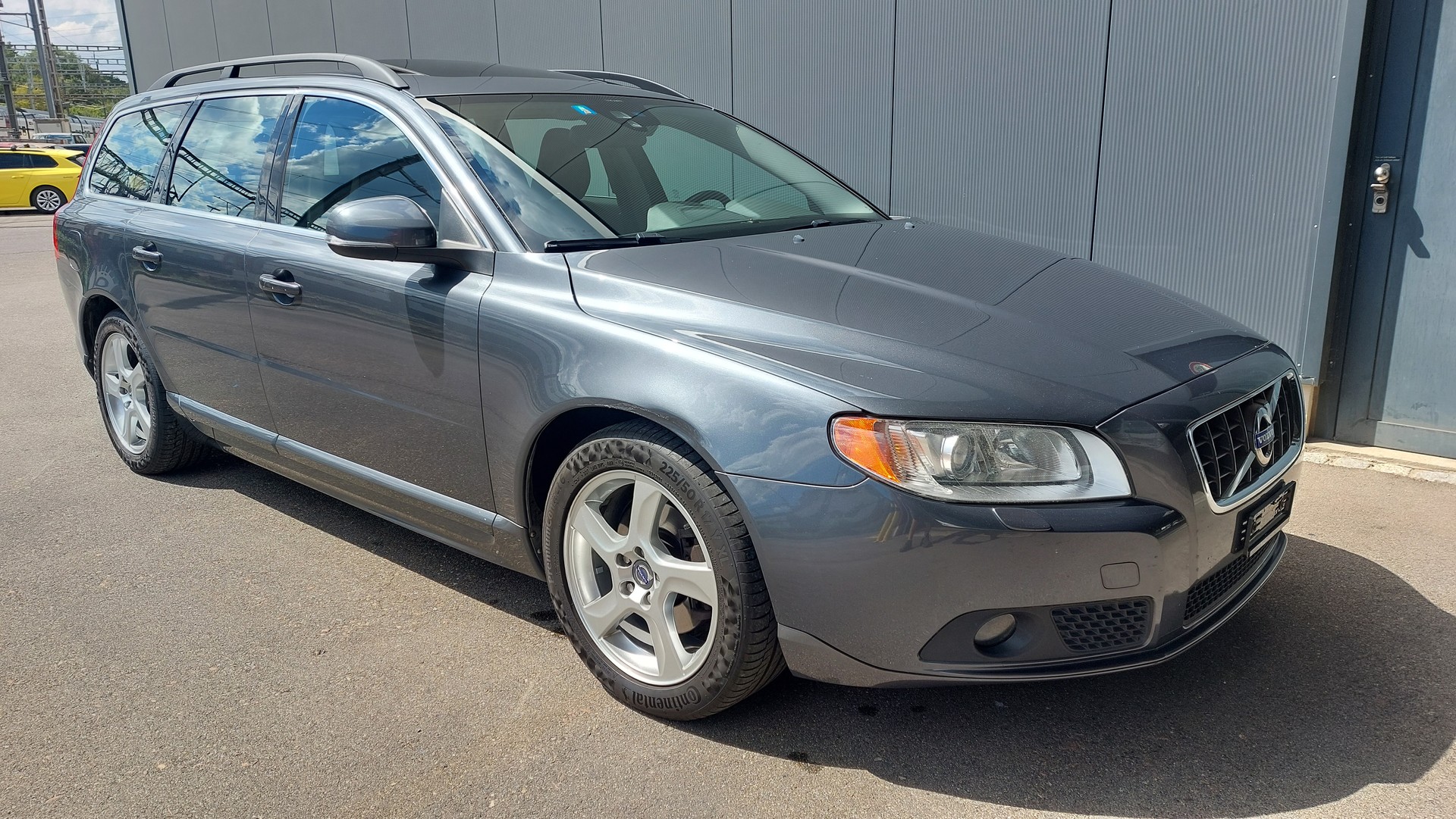 VOLVO V70 D2 Momentum-image-7