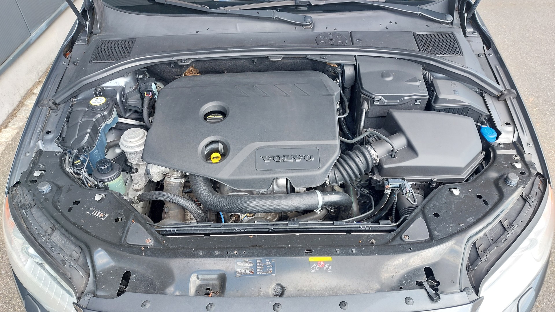 VOLVO V70 D2 Momentum-image-14