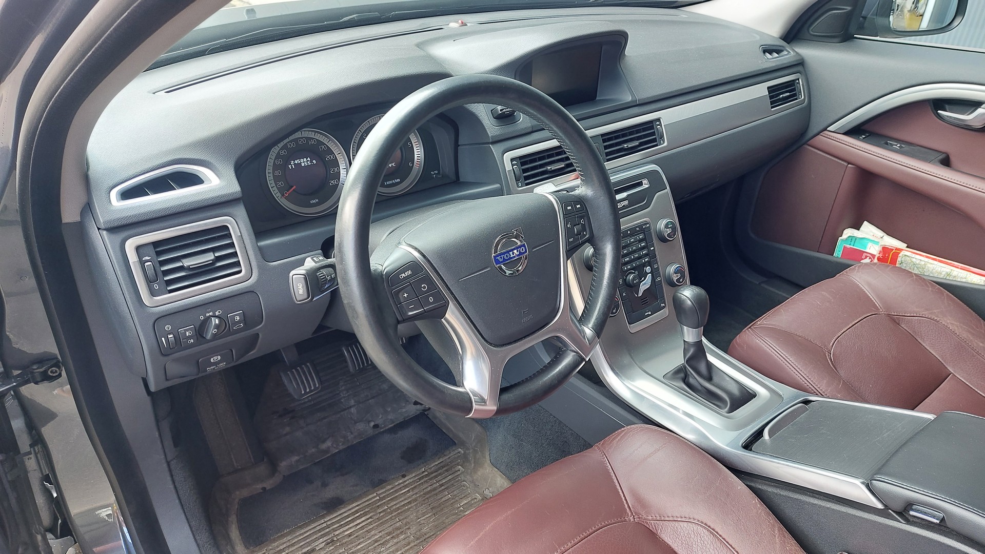 VOLVO V70 D2 Momentum-image-8