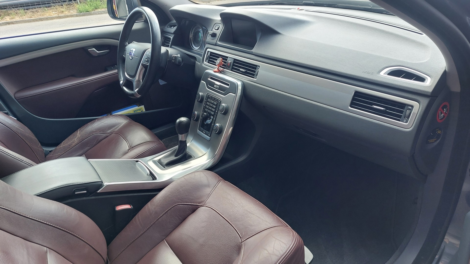 VOLVO V70 D2 Momentum-image-12